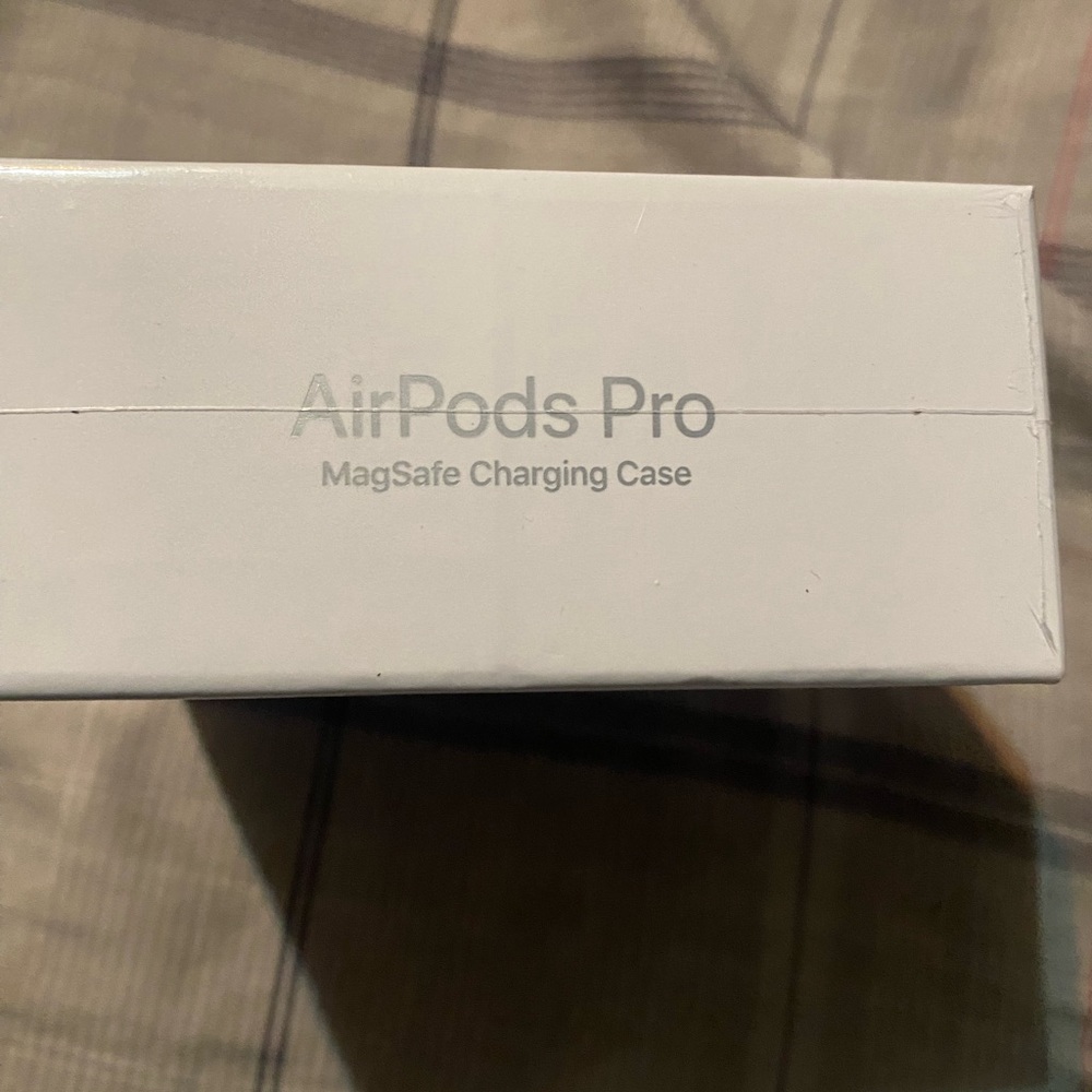 AIRPOD PROS - Picture 1 of 5